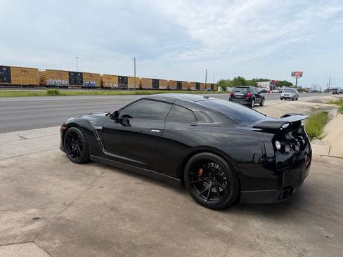 Used 2010 Nissan GT-R Premium AWD/4WD image 6