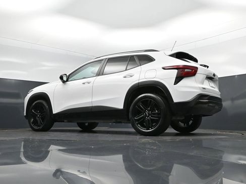 Used 2024 Chevrolet Trax ACTIV w/ Driver Confidence Package image 40