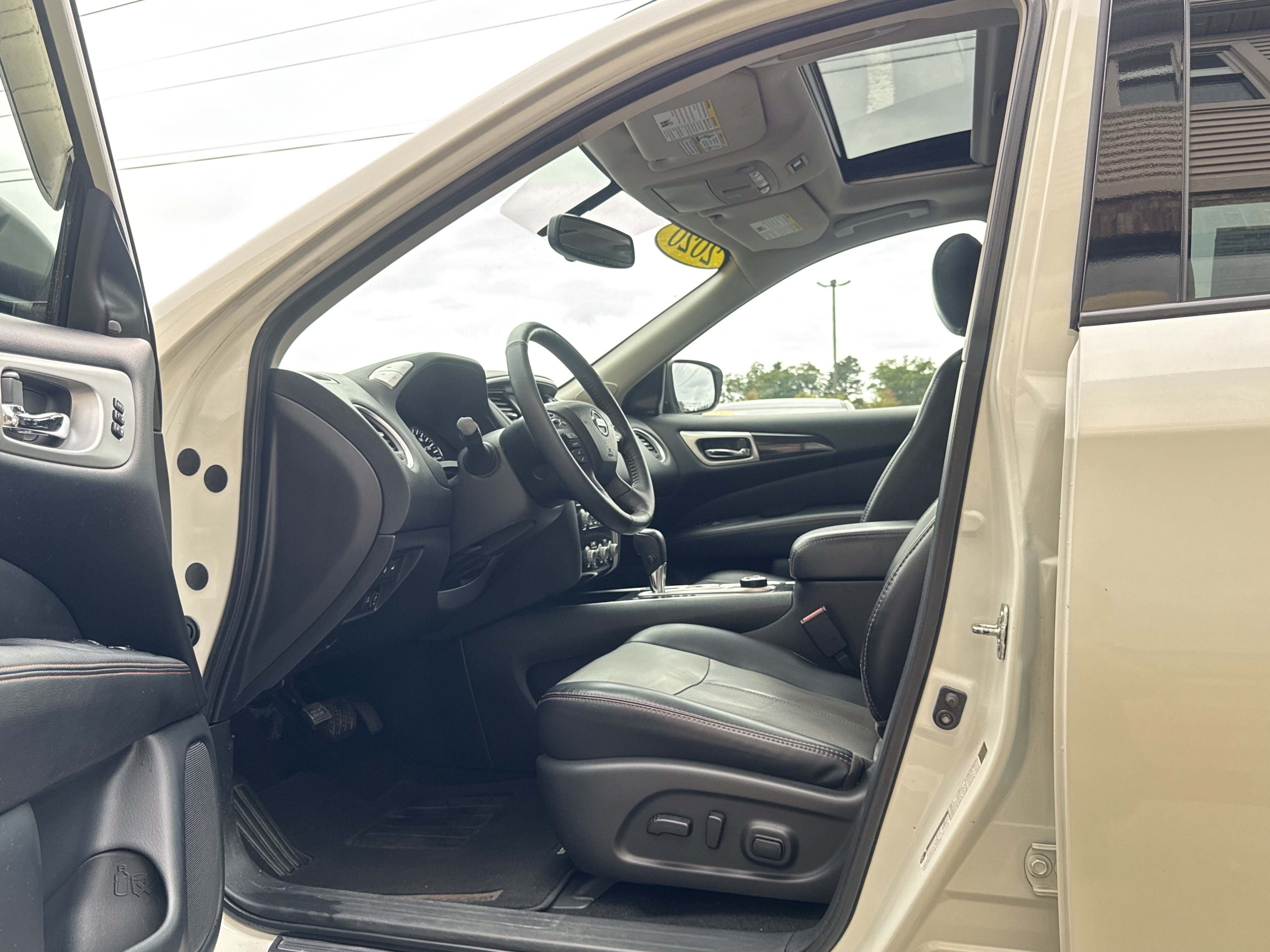 Used 2020 Nissan Pathfinder SL AWD/4WD image 9