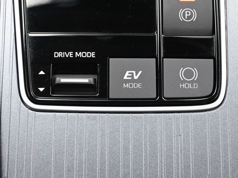 Used 2025 Toyota Sienna LE w/ LE Plus Package image 26