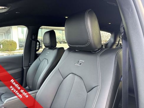 New 2026 Chrysler Pacifica Select w/ S Appearance Package image 18