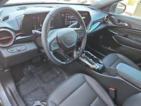 Used 2024 Chevrolet Trax RS w/ Sunroof Package image 12