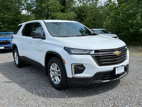 Certified 2022 Chevrolet Traverse LS w/ LPO, Floor Liner Package AWD/4WD image 1