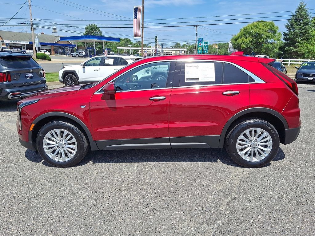 Used 2024 Cadillac XT4 Luxury w/ Cold Weather Package AWD/4WD image 7