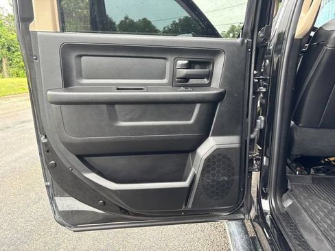 Used 2020 RAM 2500 Tradesman w/ Chrome Appearance Group AWD/4WD image 23