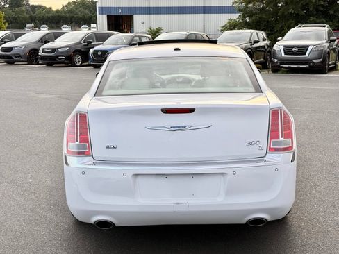 Used 2014 Chrysler 300 C RWD image 13
