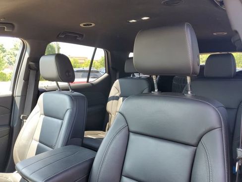 Used 2022 Chevrolet Traverse LT w/ LT Premium Package FWD image 15
