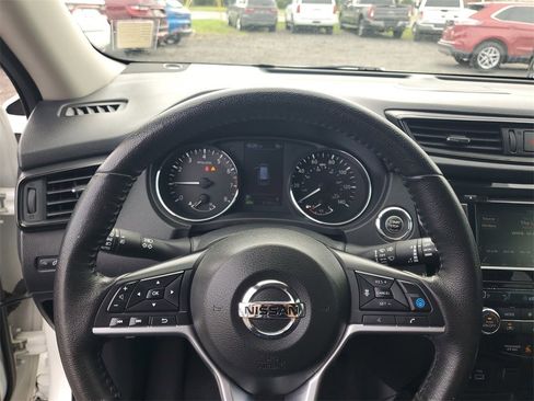 Used 2019 Nissan Rogue SL w/ Premium Package image 20