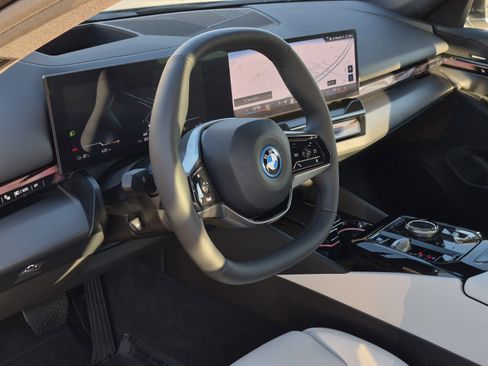 Certified 2024 BMW i5 eDrive40i w/ M Sport Package image 28