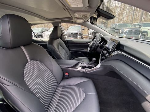 Used 2023 Toyota Camry SE w/ Cold Weather Package image 21