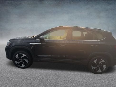 Used 2024 Volkswagen Taos SE AWD/4WD image 6