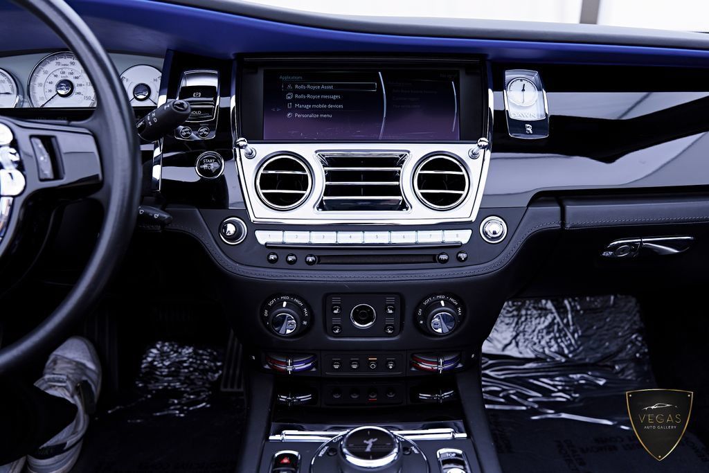 Used 2019 Rolls-Royce Dawn RWD image 79