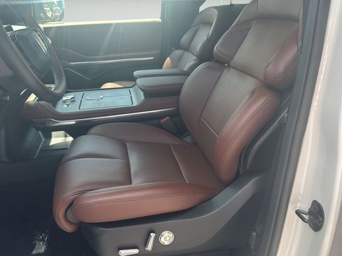 New 2026 Lincoln Navigator Reserve AWD/4WD image 9