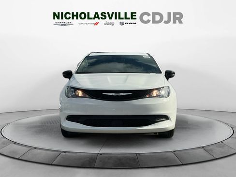 New 2025 Chrysler Voyager LX image 8