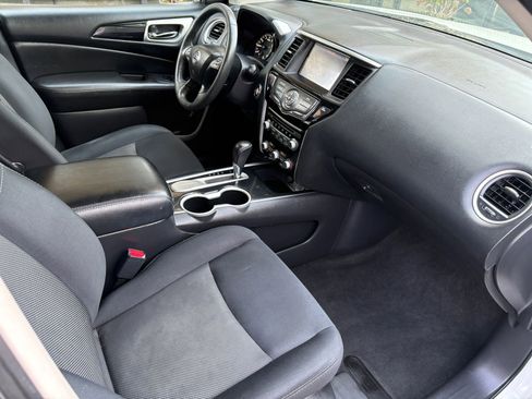 Used 2018 Nissan Pathfinder SV image 25