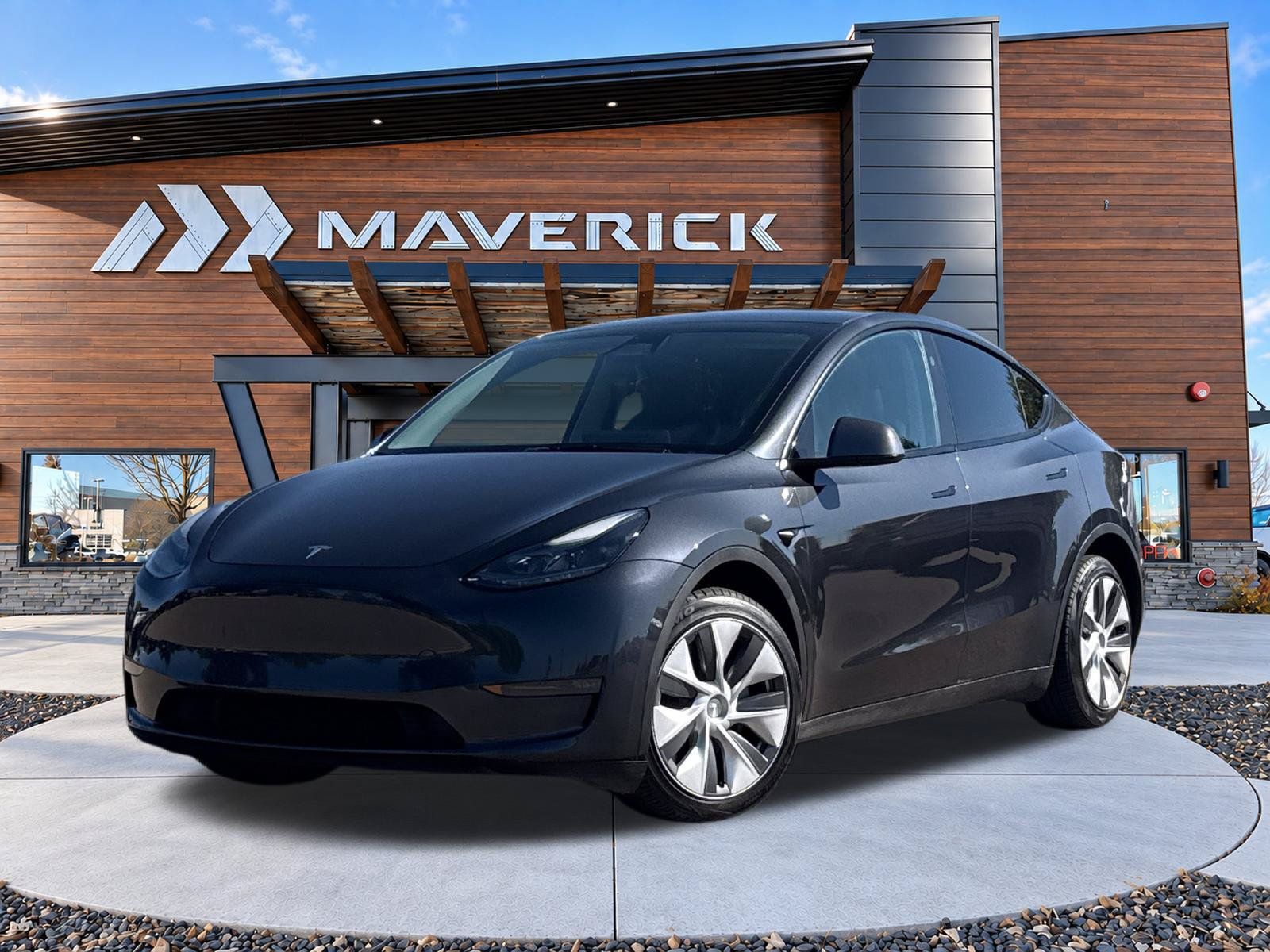 Used 2024 Tesla Model Y Long Range AWD/4WD image 3
