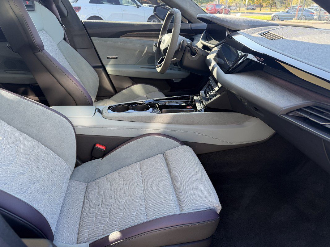 Used 2025 Audi S e-tron GT Prestige AWD/4WD image 22