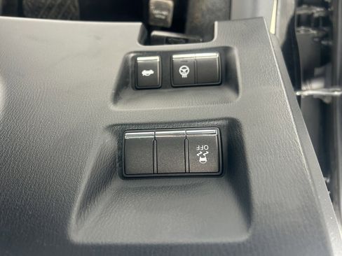 Used 2017 INFINITI Q70 3.7 image 25