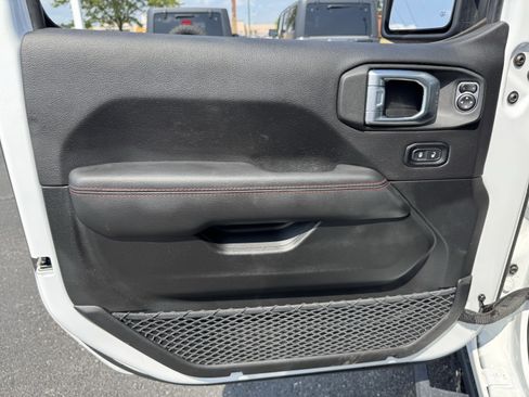 Used 2022 Jeep Gladiator Rubicon w/ Cold Weather Group image 22