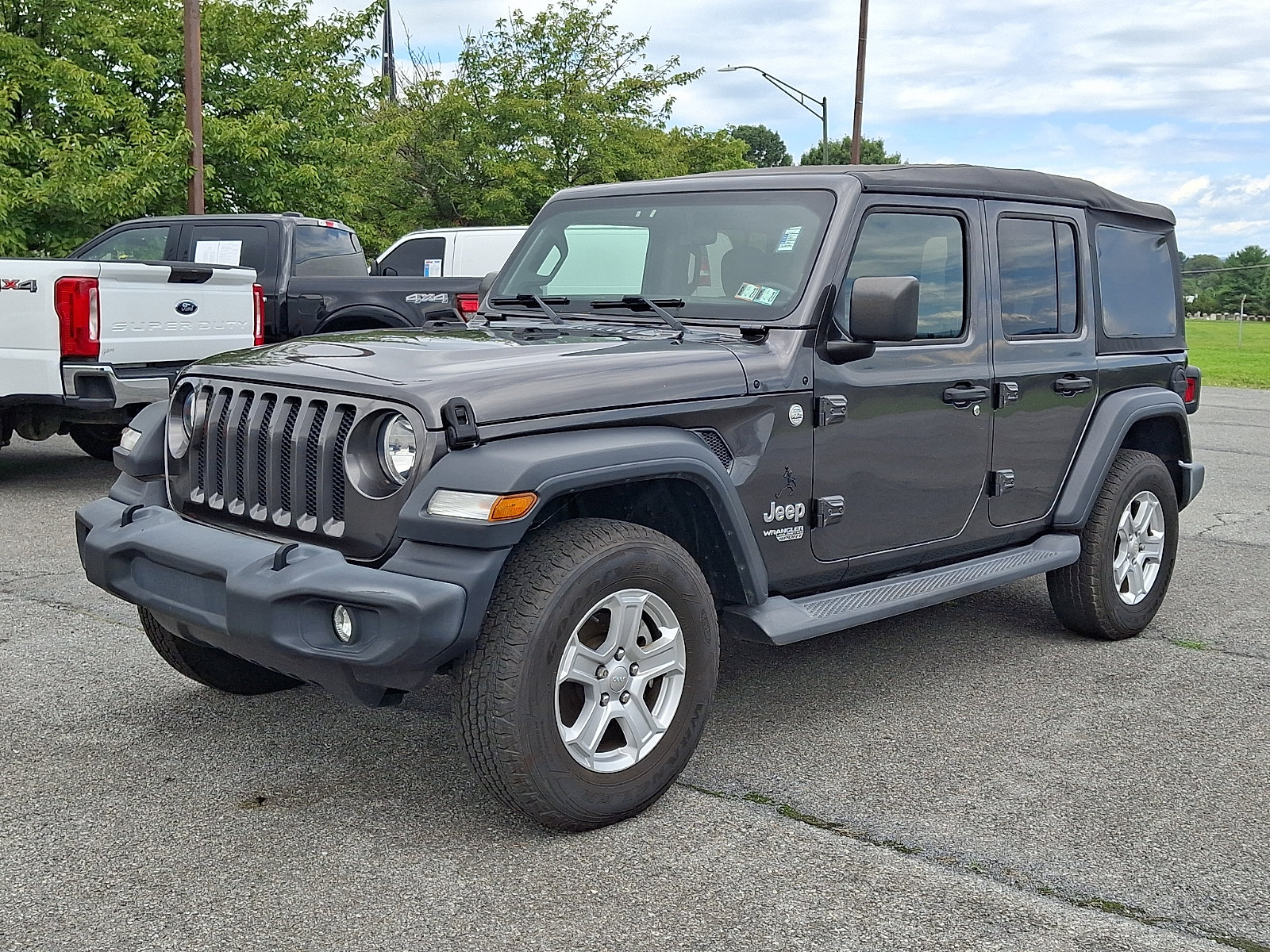 Used 2019 Jeep Wrangler Unlimited Sport S AWD/4WD image 3