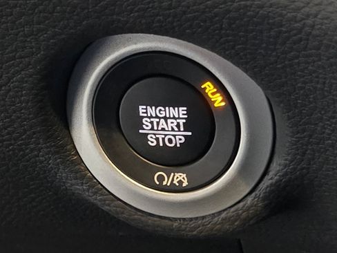 New 2026 Chrysler Pacifica Limited w/ Uconnect Theater Family Group image 13