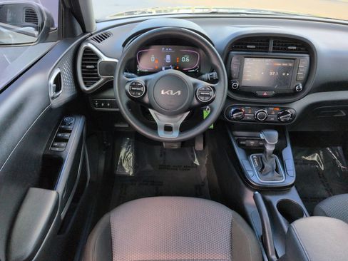 Used 2023 Kia Soul LX w/ LX Technology Package FWD image 12