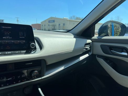 Used 2025 Nissan Rogue SV FWD image 37