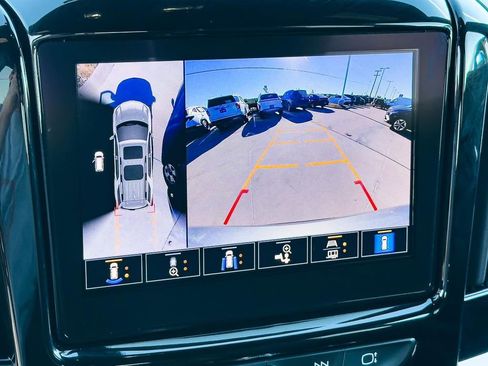 Used 2023 Chevrolet Traverse RS image 22