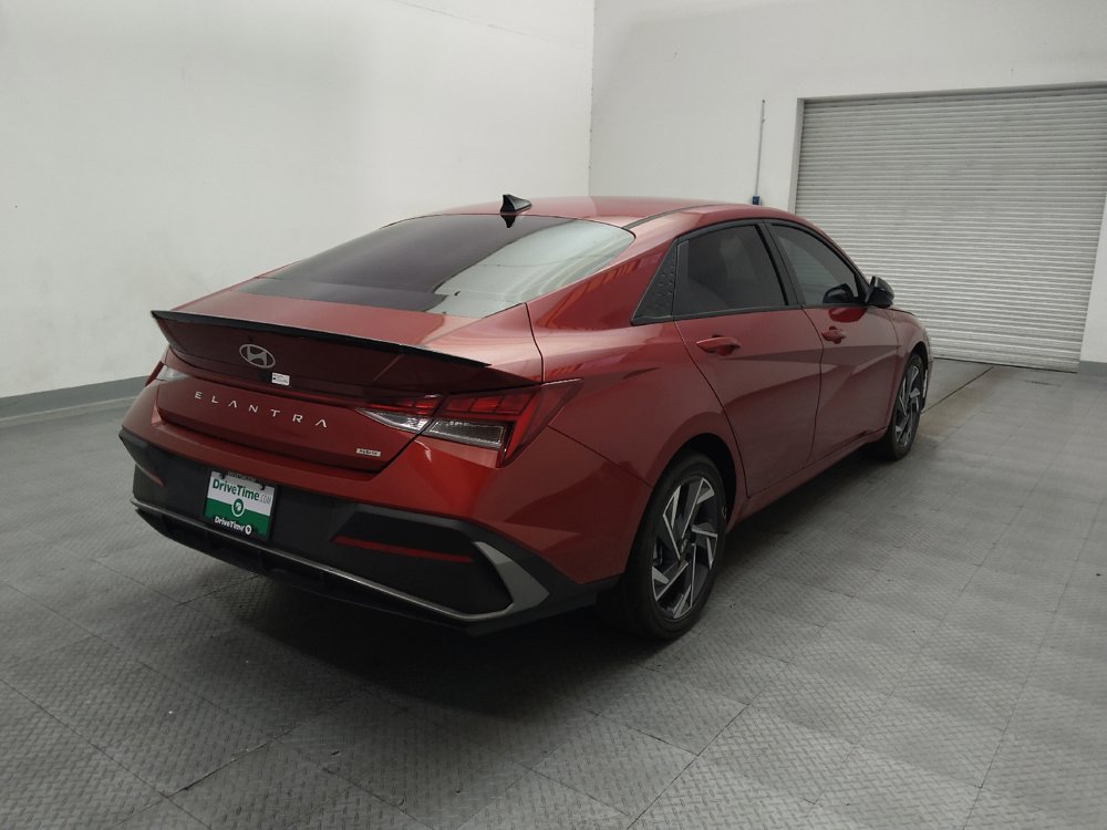 Used 2025 Hyundai Elantra SEL w/ Cargo Package FWD image 9