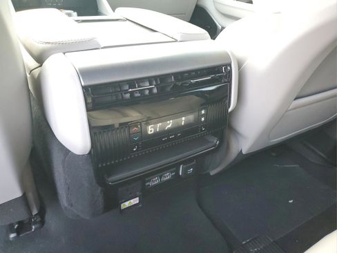 New 2025 Jeep Wagoneer L Series III w/ 8-pass Seating Package image 14