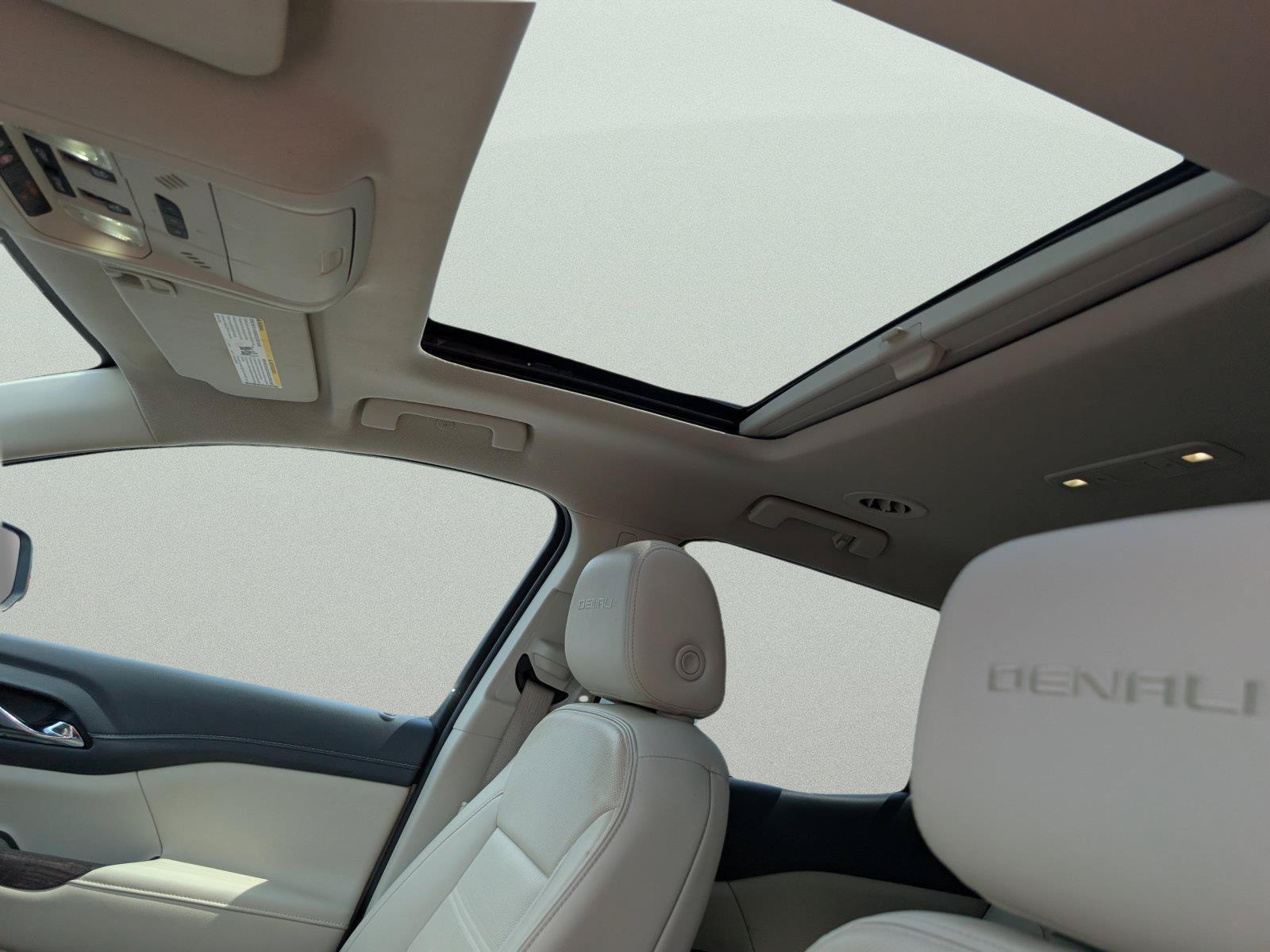 Used 2023 GMC Acadia Denali w/ Denali Technology Package FWD image 19