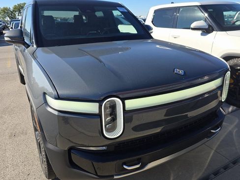 Used 2022 Rivian R1T Adventure image 2