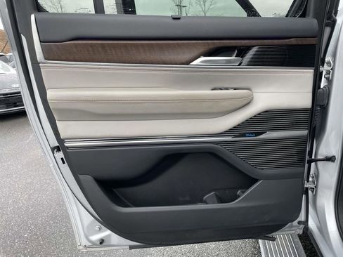 Used 2023 Jeep Grand Wagoneer L Series II image 2