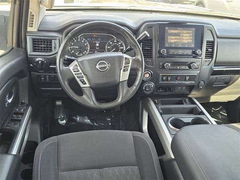 Used 2024 Nissan Titan SV w/ SV Convenience Package image 11