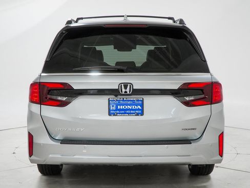 New 2026 Honda Odyssey Touring image 9
