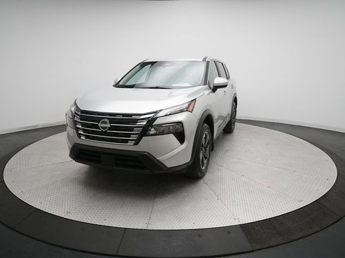 Certified 2025 Nissan Rogue SV image 33