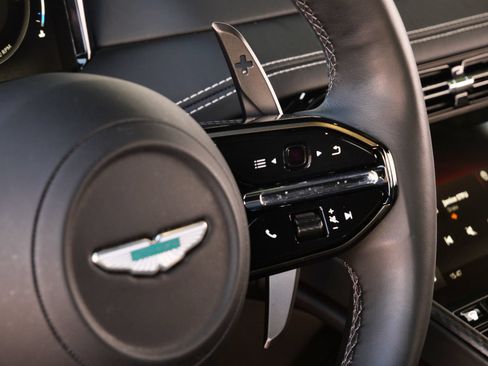 Used 2025 Aston Martin DB12 Coupe RWD image 13