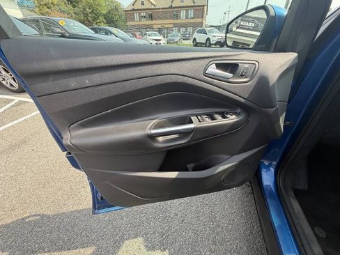 Used 2017 Ford Escape SE AWD/4WD image 27