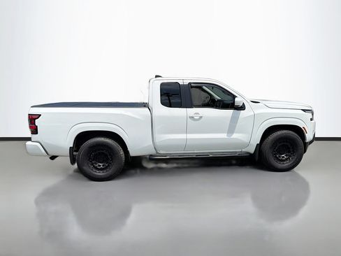 Used 2024 Nissan Frontier SV RWD image 4