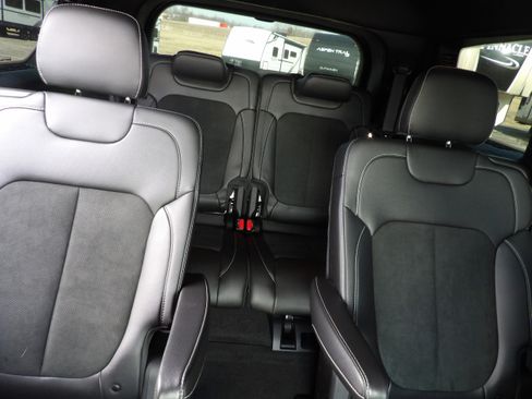 Used 2025 Jeep Grand Cherokee L Laredo image 15