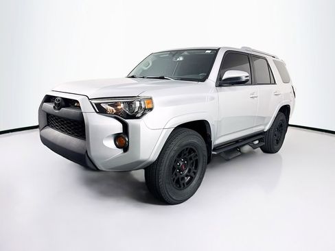 Used 2018 Toyota 4Runner SR5 Premium AWD/4WD image 3