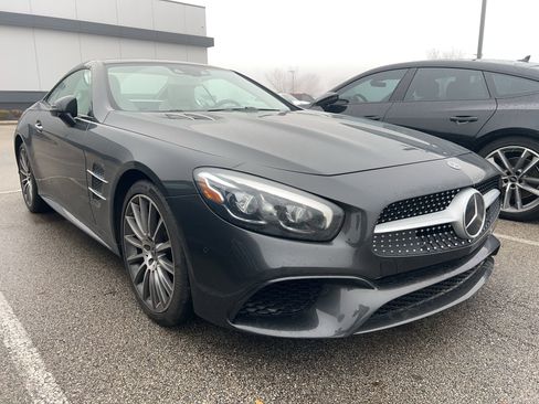 Used 2019 Mercedes-Benz SL 550 image 2
