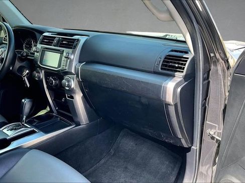 Used 2018 Toyota 4Runner SR5 Premium RWD image 13