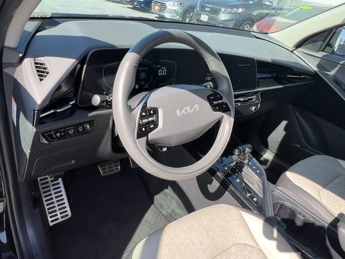 Certified 2023 Kia Niro SX Touring image 7