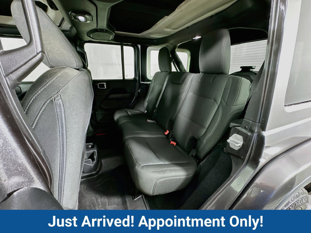 Used 2018 Jeep Wrangler Unlimited Sahara AWD/4WD image 28