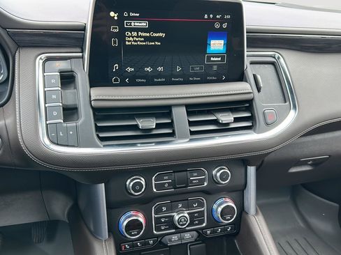 Used 2023 GMC Yukon XL SLT image 16