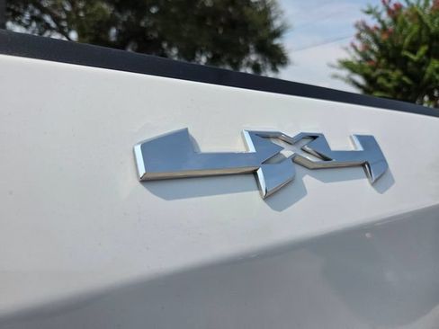 Used 2025 GMC Sierra 1500 SLT AWD/4WD image 16
