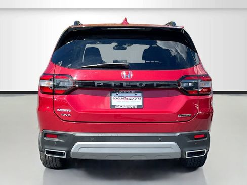 Used 2023 Honda Pilot Touring image 6