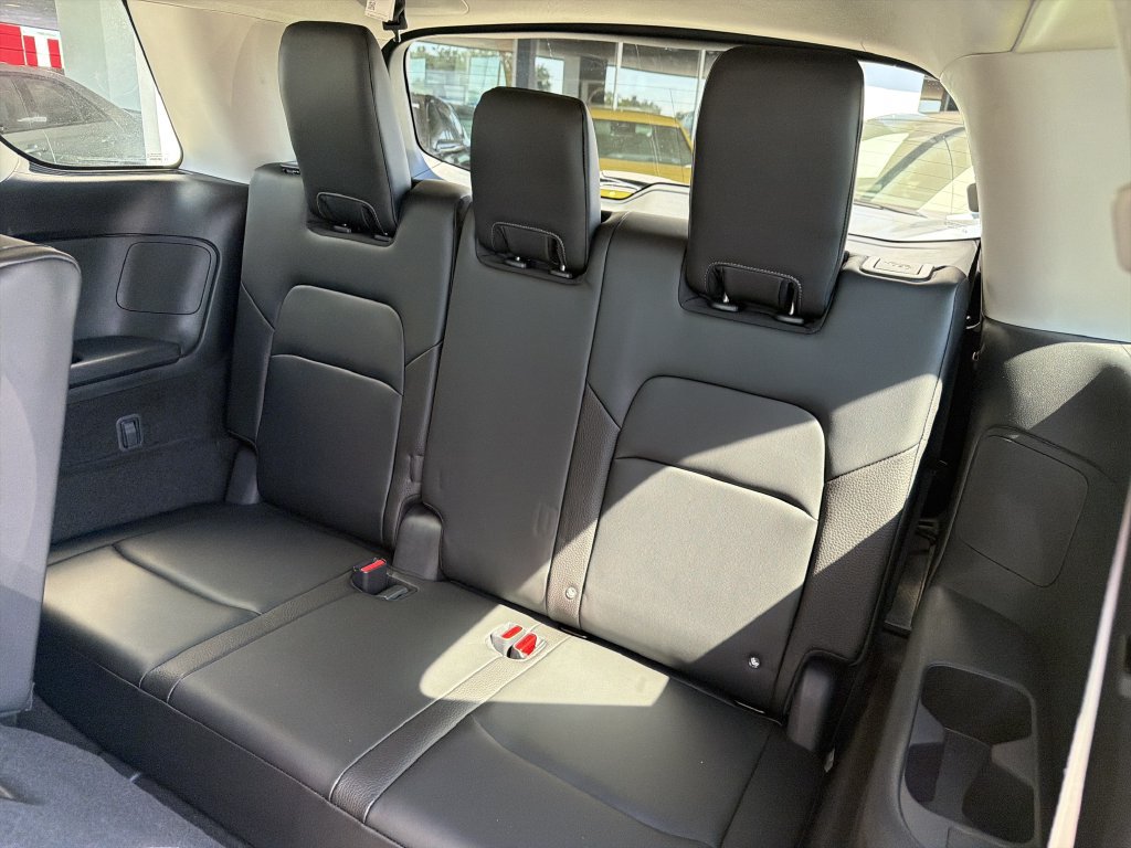 Used 2023 Nissan Pathfinder SL w/ Lighting Package (N92) AWD/4WD image 23