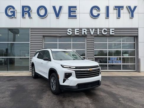Used 2025 Chevrolet Traverse LT AWD/4WD image 1
